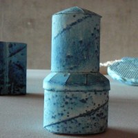 Laure Gatelier, Tuyaux, plâtre coloré, 37 x 10 x 10cm