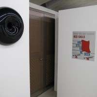 Vue de l'exposition: Ann Veronica Janssens et Laurence Weiner