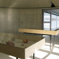 Vue de l'exposition: Laurence Deweer, coeurs en céramique