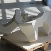 Sculpture en plâtre intitulée «Chape», résultat de procédure de moulage et de ma rencontre avec «les sarcophages de la mémoire» en 3 dimensions (moule) datant de 2008 à 2011