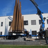 Installation de  Disorder: 11 Uneven Angles au rond-point des Herdiers