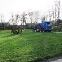 Installation des Deux lignes indéterminées dans le parc Elisabeth
