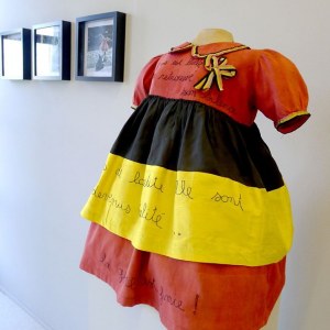 Petite robe de la Libération brodée