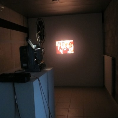 Film d'aventure en 16 mm s'autodétruisant après lecture
