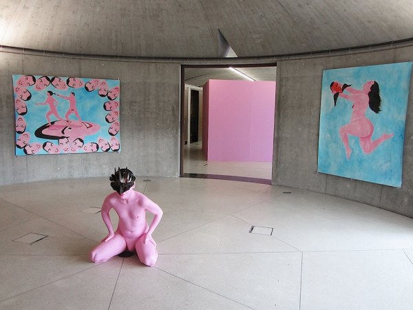 Installation dans la rotonde