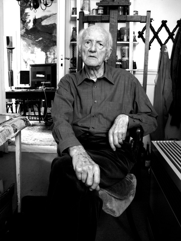 Paul Antoine dans son atelier