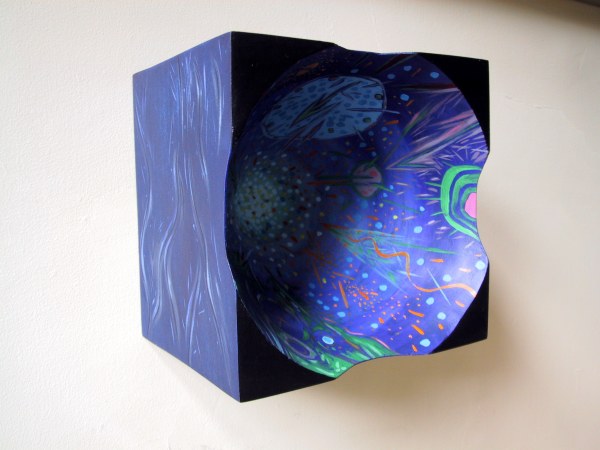 Univers interne, 20 x 20 x 20 cm, bois polychrome,acrylique, 2004