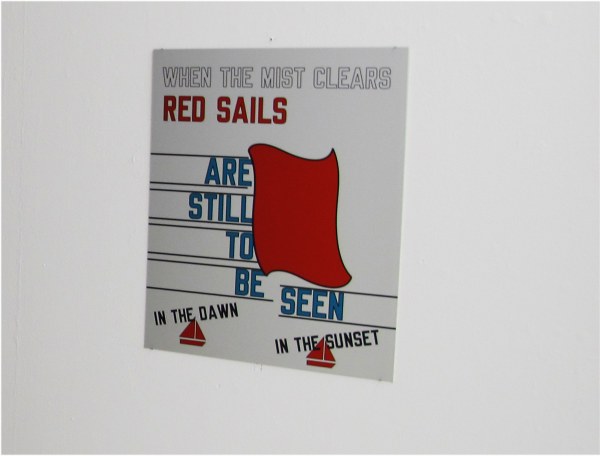 When the mist clears red sails still to be seen in the dawn in the sunset Impression sur aluminium anodisé, 60 x 50 cm