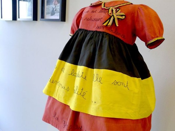 Petite robe de la Libération brodée