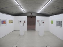 Vue de l'exposition, à gauche: Sophie Whettnall, Jean-Marc Bustamante